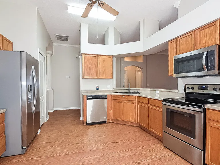 601 Straw Lake Dr — Photo 5