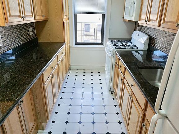 5th image of 3705 80th St APT 6F