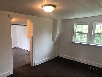 3rd image of 450 Sherman St