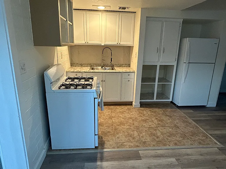 380 Riverfront Dr #B — Photo 6