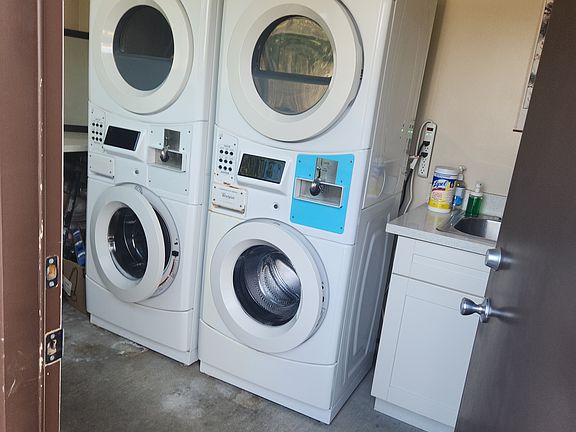5th image of 1041 Eugene Ave #8