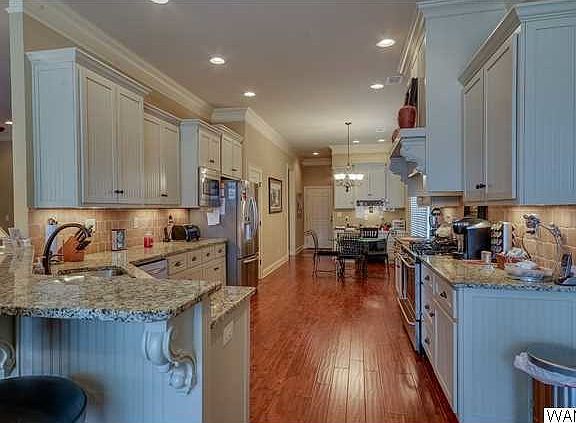 4th image of 5053 Yorkshire Ln
