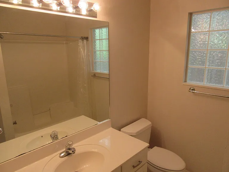 2516 Country Club Dr — Photo 21