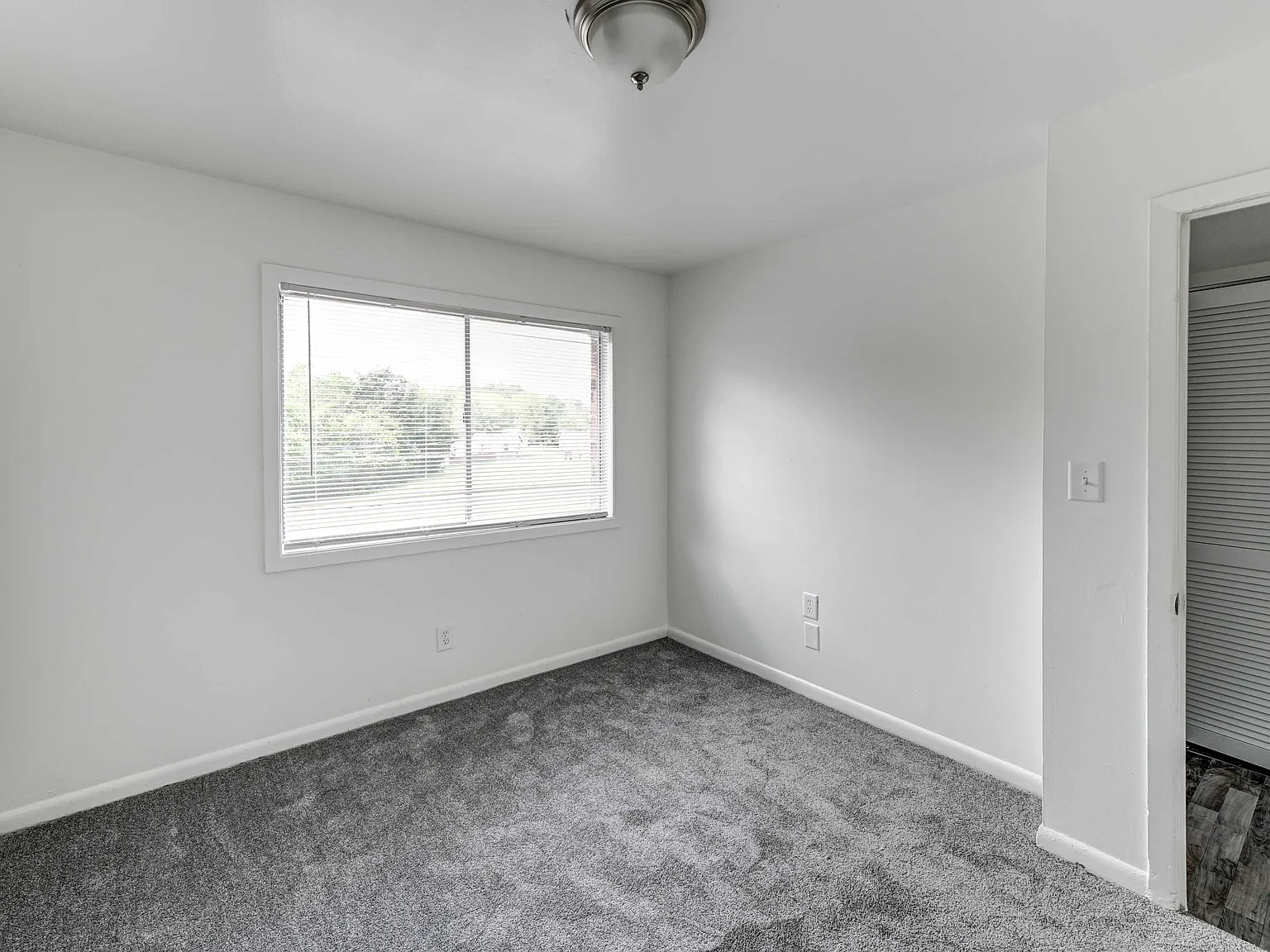 Summit Pointe Apartments — Photo 4