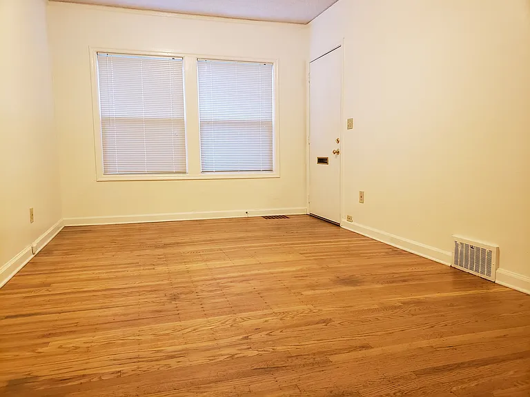 2524 NW Savier St #5 — Photo 2
