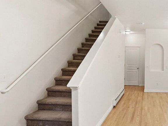 3rd image of 9215 Commons Pl #5