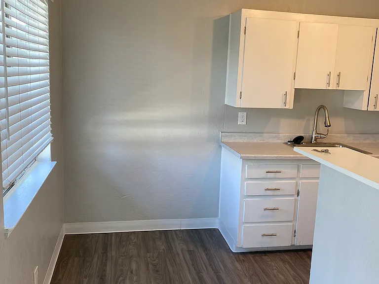 Grant St Apartments — Photo 11