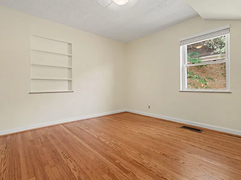 4515 Camberwell Rd — Photo 16