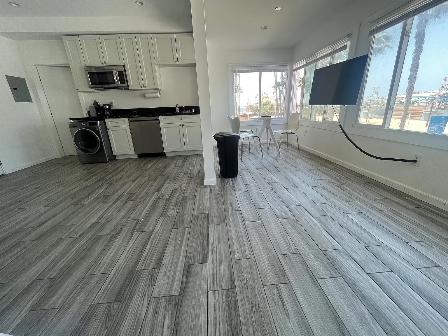 Studio, 680 sqft, $3,900 — Photo 4