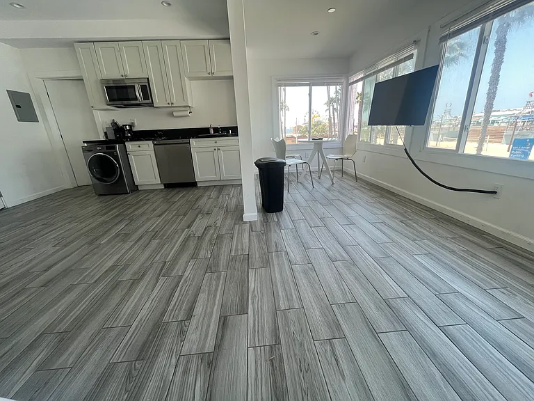 1647 Ocean Front Walk #9 — Photo 4
