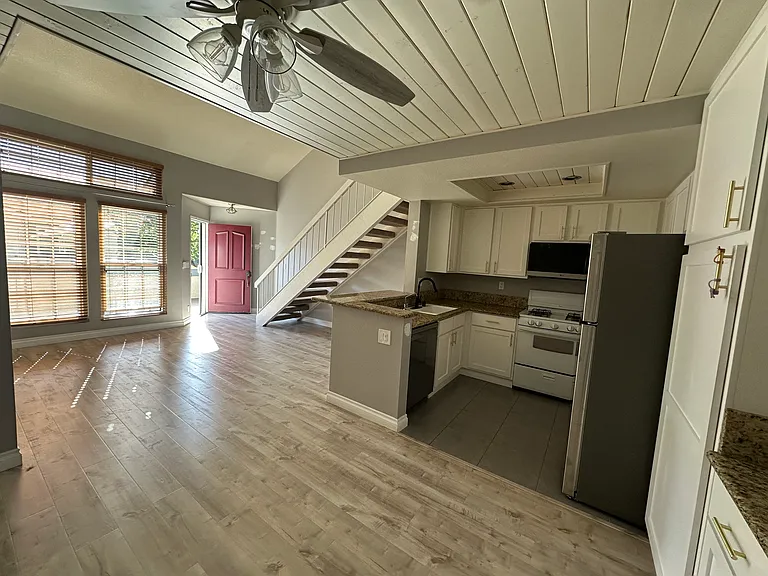 24401 Avenida De Los Ninos — Photo 5