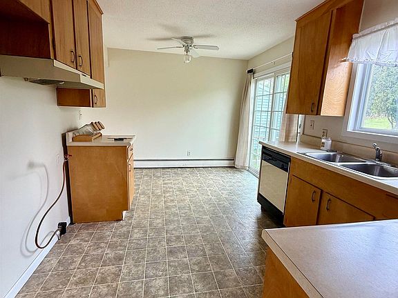 5th image of 411 Ottawa Dr