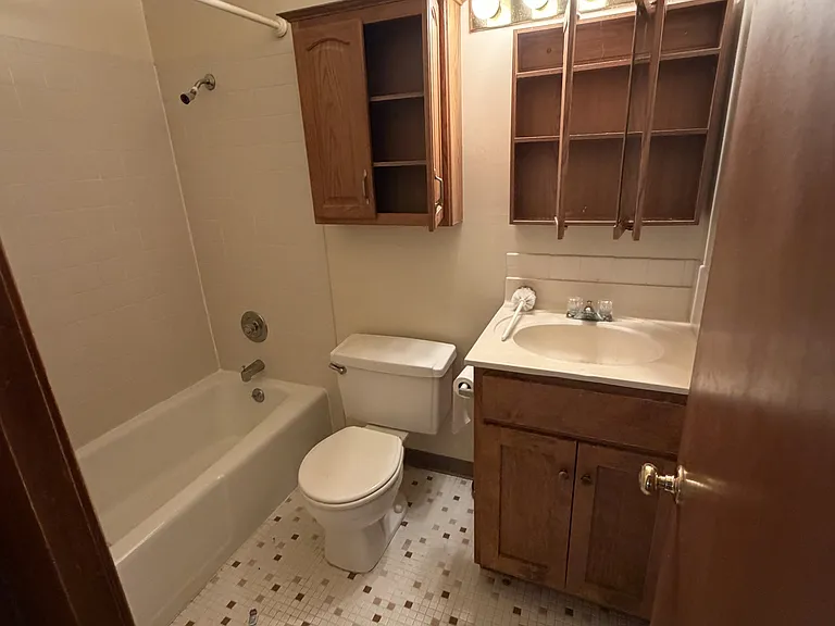 708 E Walnut St #101 — Photo 3