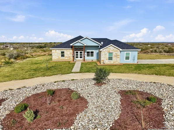 59 Greystone Hills, Uvalde, TX 78801