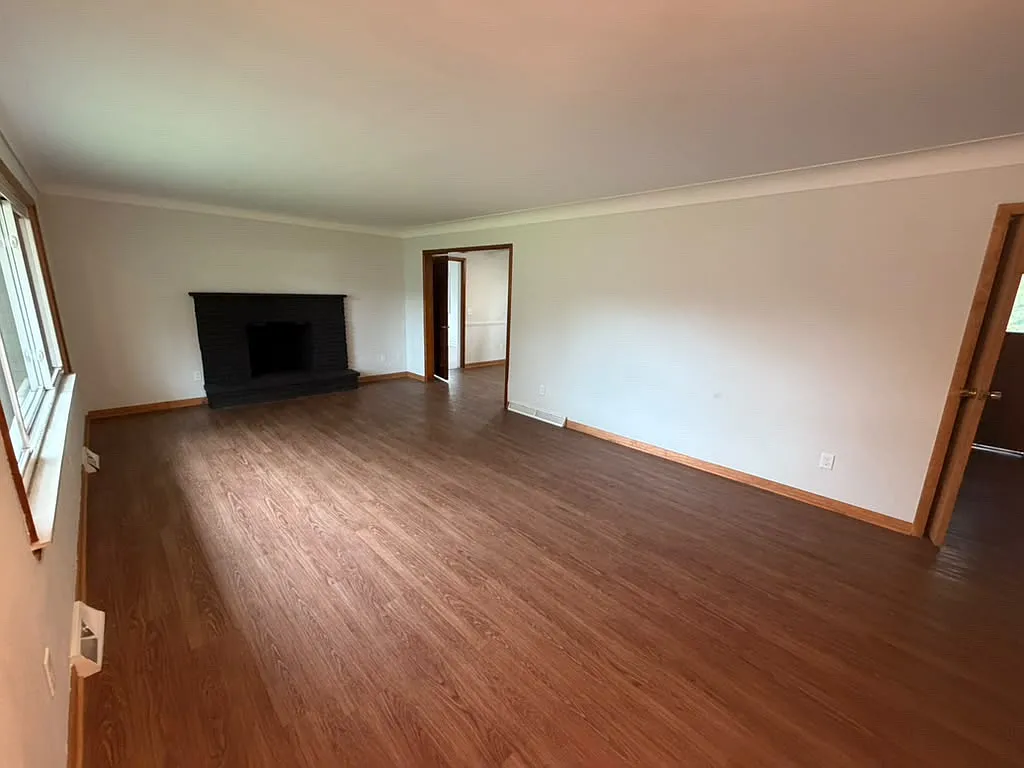 3 bed, 1.5 bath, 1920 sqft, $1,800 — Photo 4