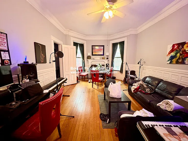 290 Newbury St #1R — Photo 2