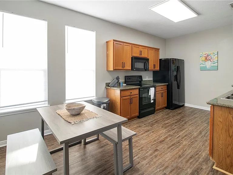 2903 McLaren Dr — Photo 7
