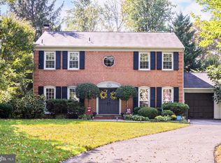 504 Woodland Ct NW, Vienna, VA 22180
