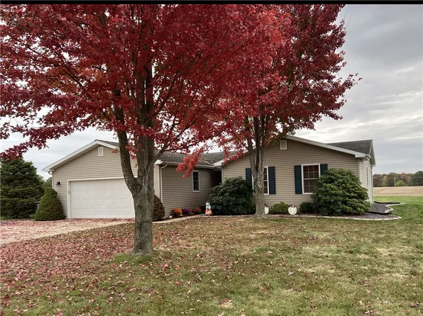 9826 N Country Dr, Effingham, IL 62401