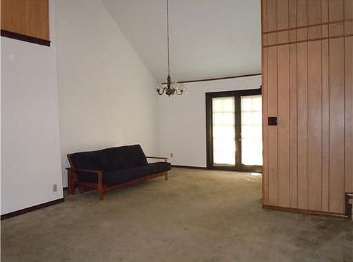 3rd image of 2217 Country Club Dr