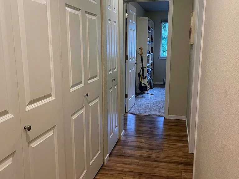 hall with lvp flooring
