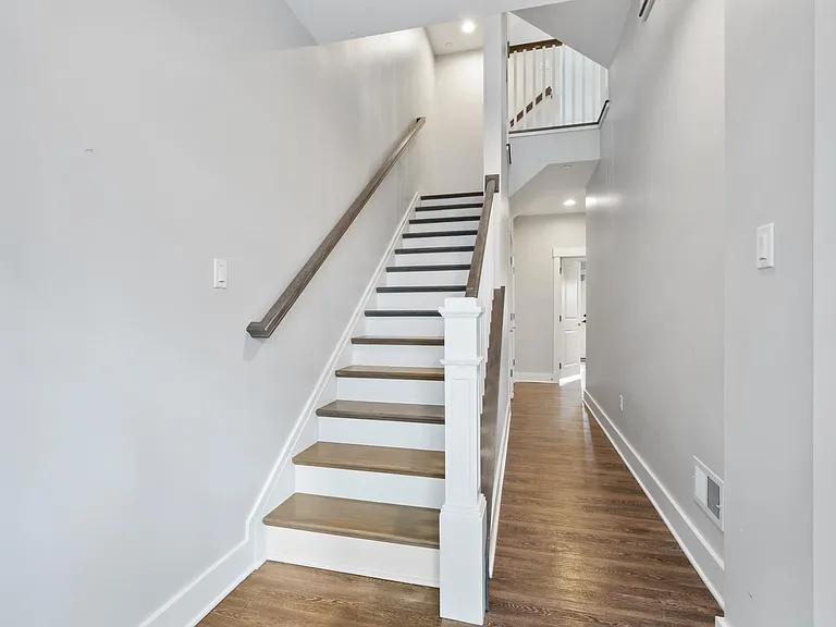 114 Reizenstein Way — Photo 2