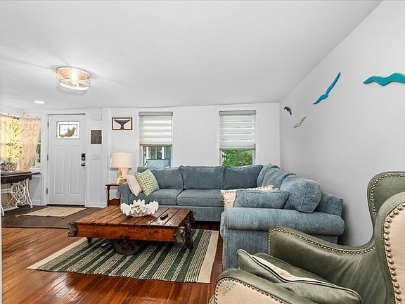 5th image of 147 Sycamore St