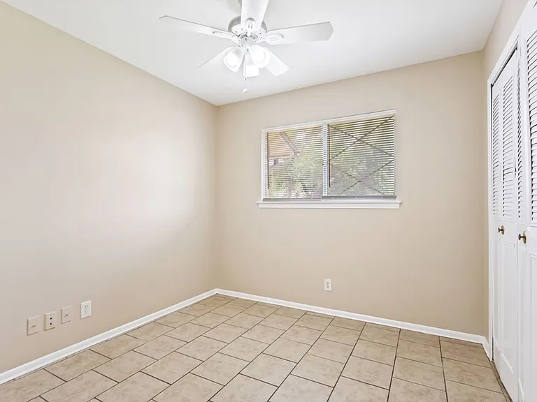 4518 Clear Spring Dr — Photo 17