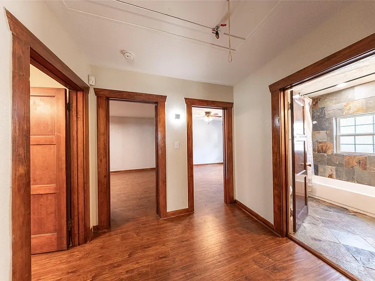 1229 W 21st St — Photo 10