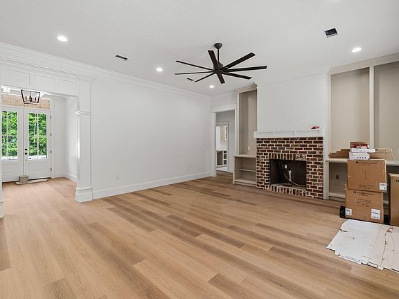 3rd image of 6 Shadow Ridge Dr