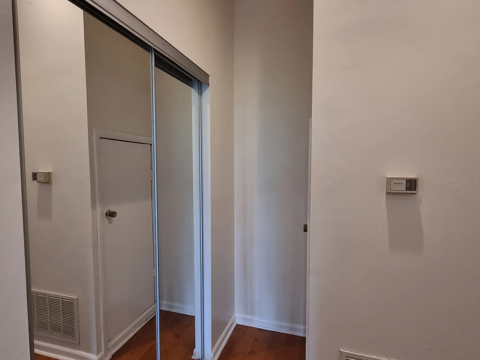 Studio, 346 sqft, $795 — Photo 3