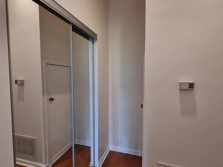 2306 Mount Royal Ter #1B — Photo 3