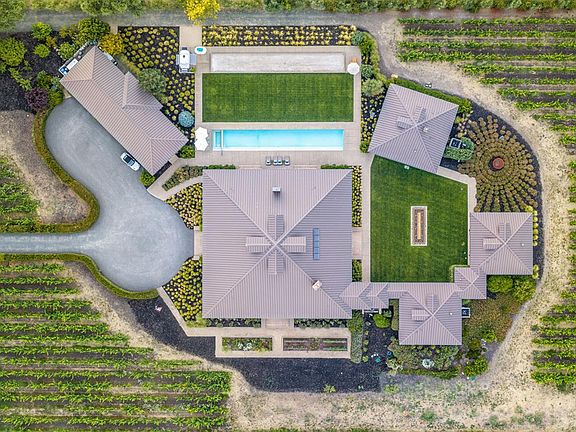 4th image of 3196 Bennett Lane