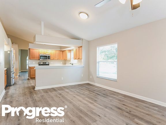 5th image of 302 Laurel Cove Ct