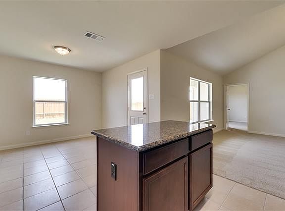 5th image of 227 Silver Leaf Dr