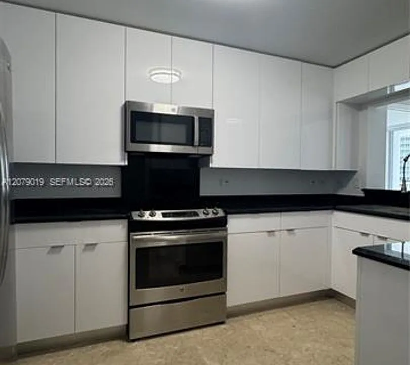 801 Brickell Key Blvd #CU-1204
