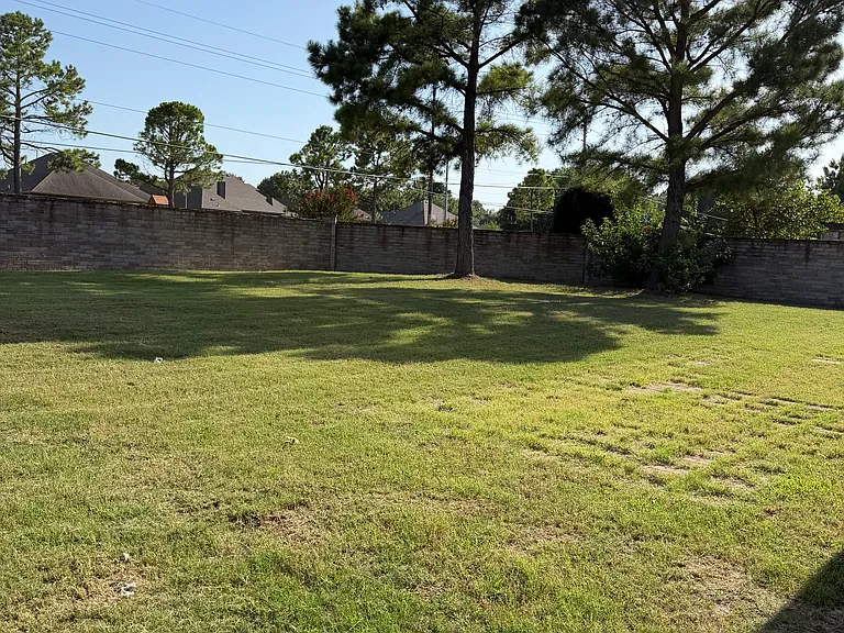 2709 W Imperial St — Photo 13