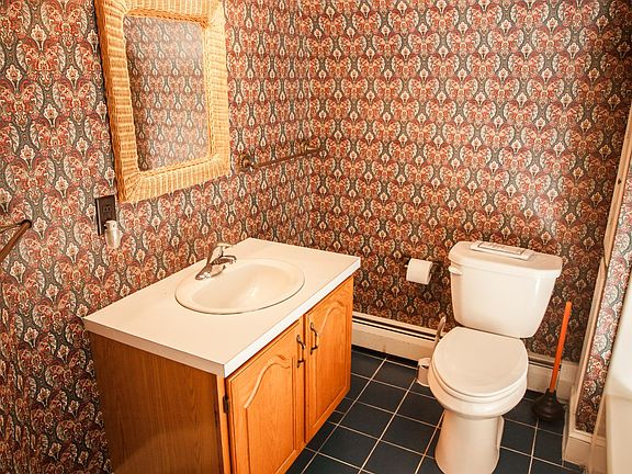 5th image of 48B E Stewart Ave #1