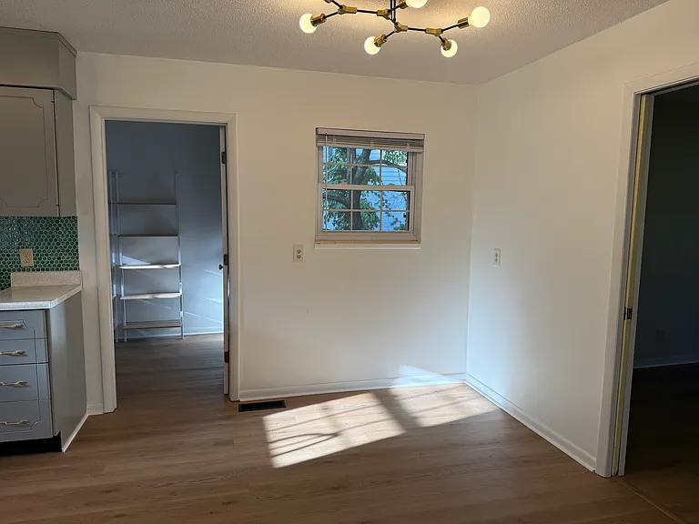 923 W Crest Rd — Photo 6