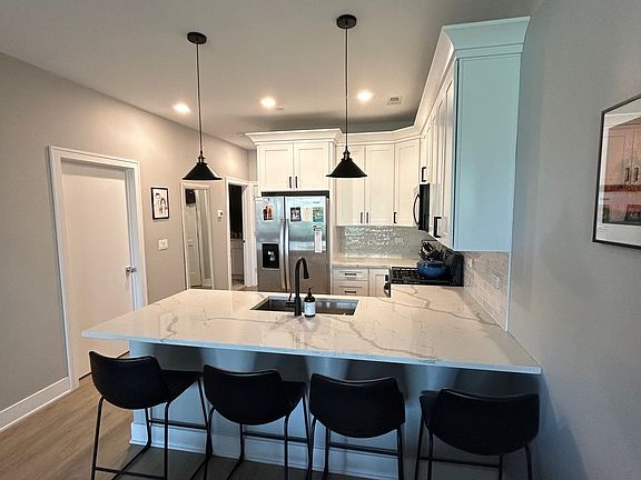 2nd image of 3113 N Lincoln Ave #302