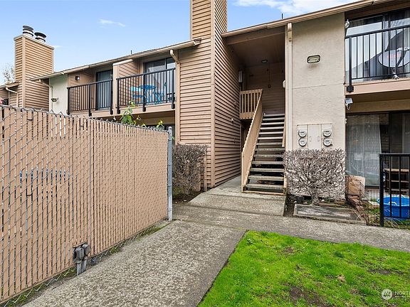 4th image of 12434 Ambaum Blvd SW #209