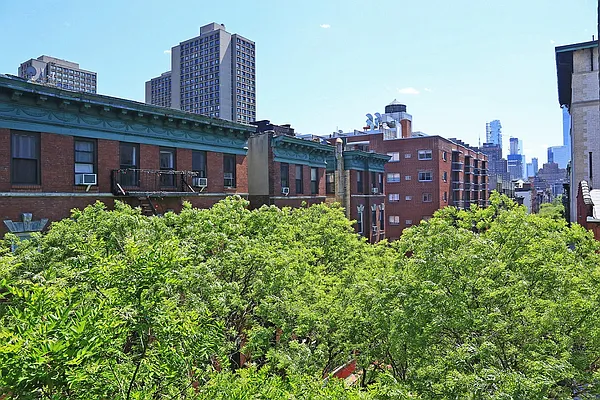 Sold by Redfin Real Estate | media 11