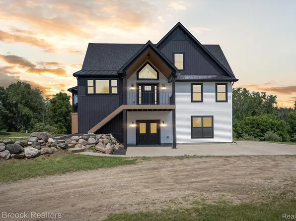 4561 Martus Rd, North Branch, MI 48461