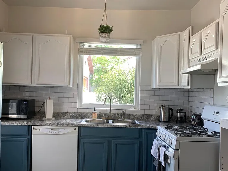 1011 E Elm St — Photo 17