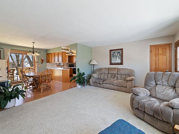 5th image of 318 4th Ave NE