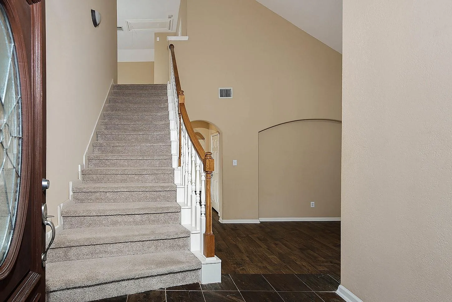 3 bed, 2.5 bath, 2342 sqft, $2,700 — Photo 4