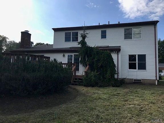 4th image of 8 Yale Dr
