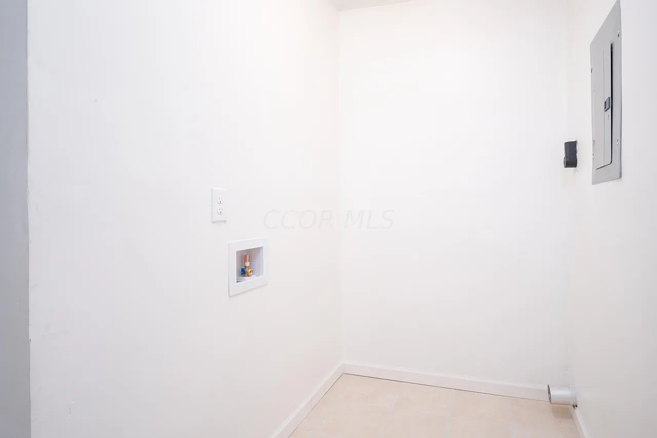 3 bed, 1000 sqft, $1,800 — Photo 3