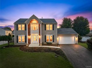 8252 Dampier Cir, Liverpool, NY 13090