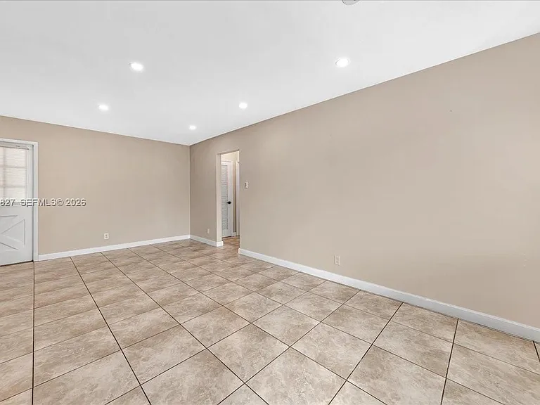 707 S 19th Ave #9 — Photo 13